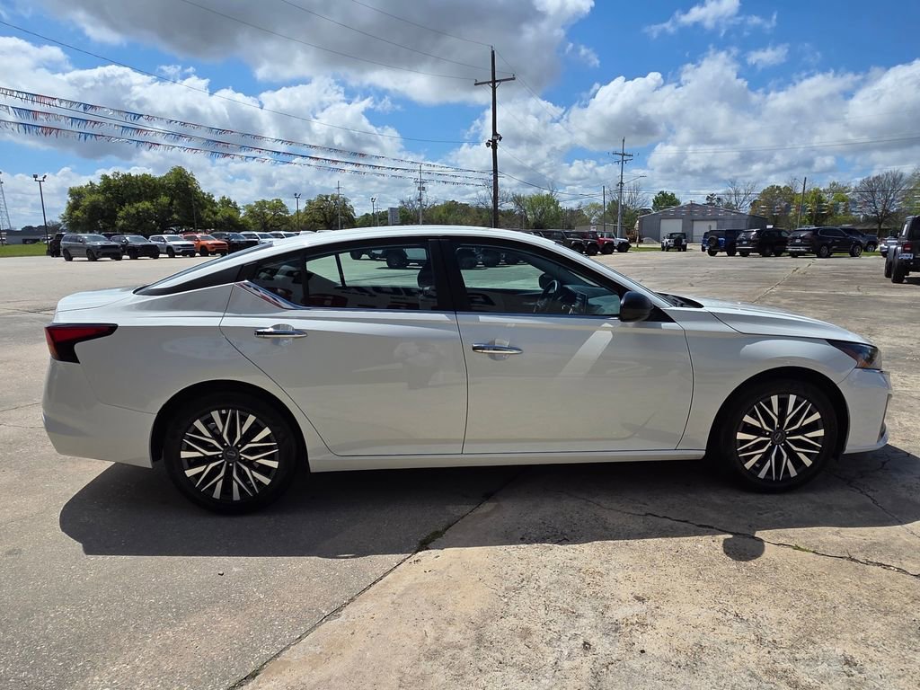 Used 2025 Nissan Altima 2.5 SV image 8