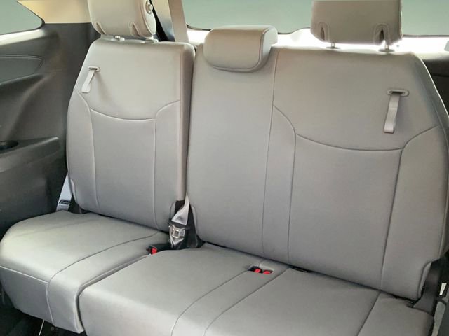 Used 2025 Toyota Sienna XLE FWD image 14