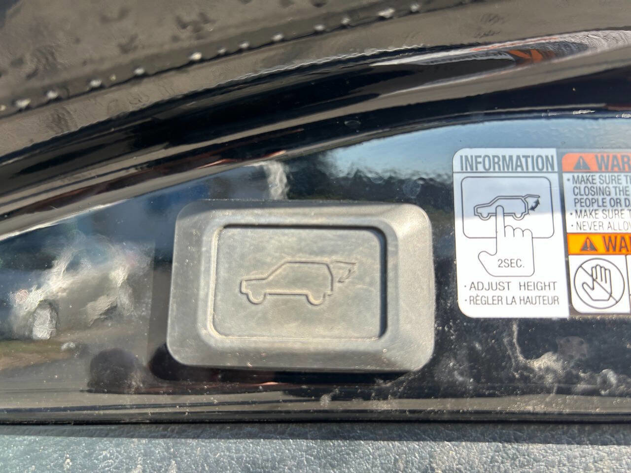 Used 2016 Toyota RAV4 Limited image 19