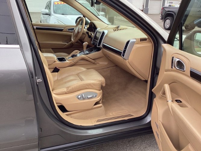 Used 2012 Porsche Cayenne w/ Premium Pkg image 6