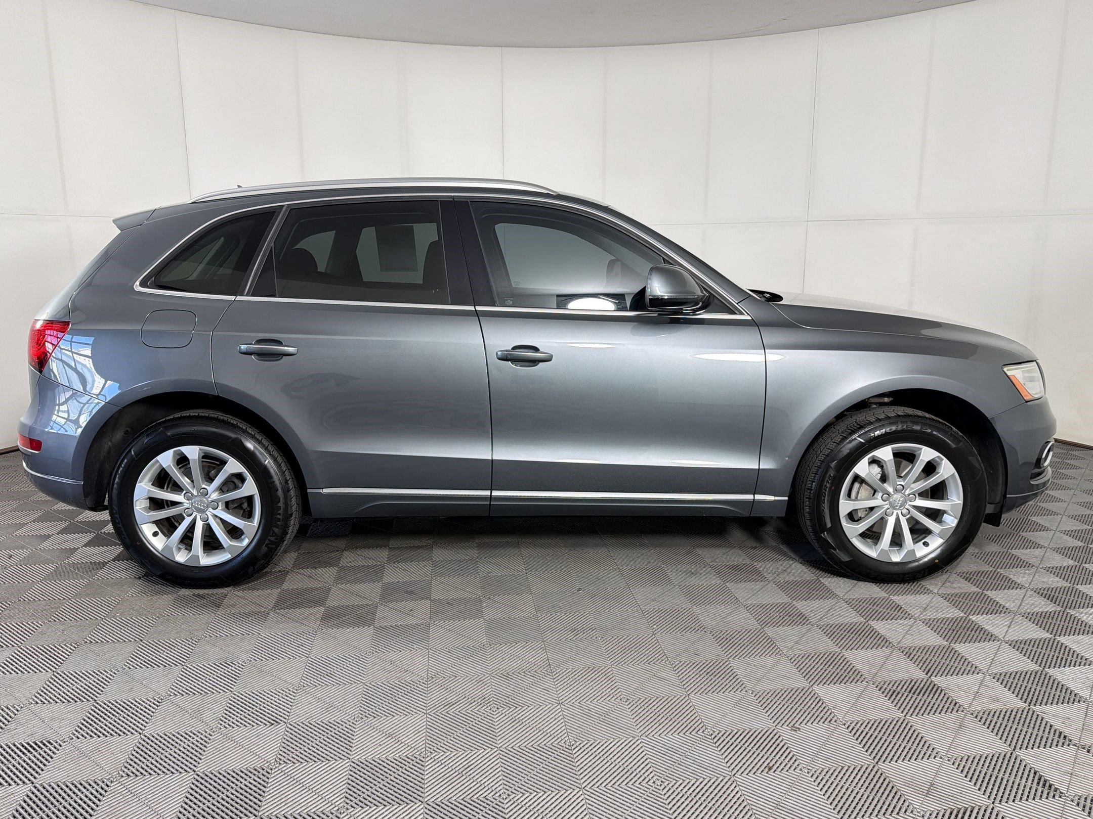 Used 2017 Audi Q5 2.0T Premium AWD/4WD image 8