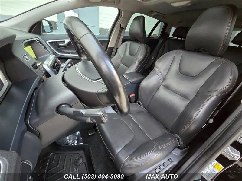 Used 2016 Volvo V60 T5 Cross Country image 12