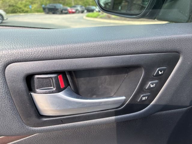 Used 2019 Toyota Highlander Limited AWD/4WD image 10