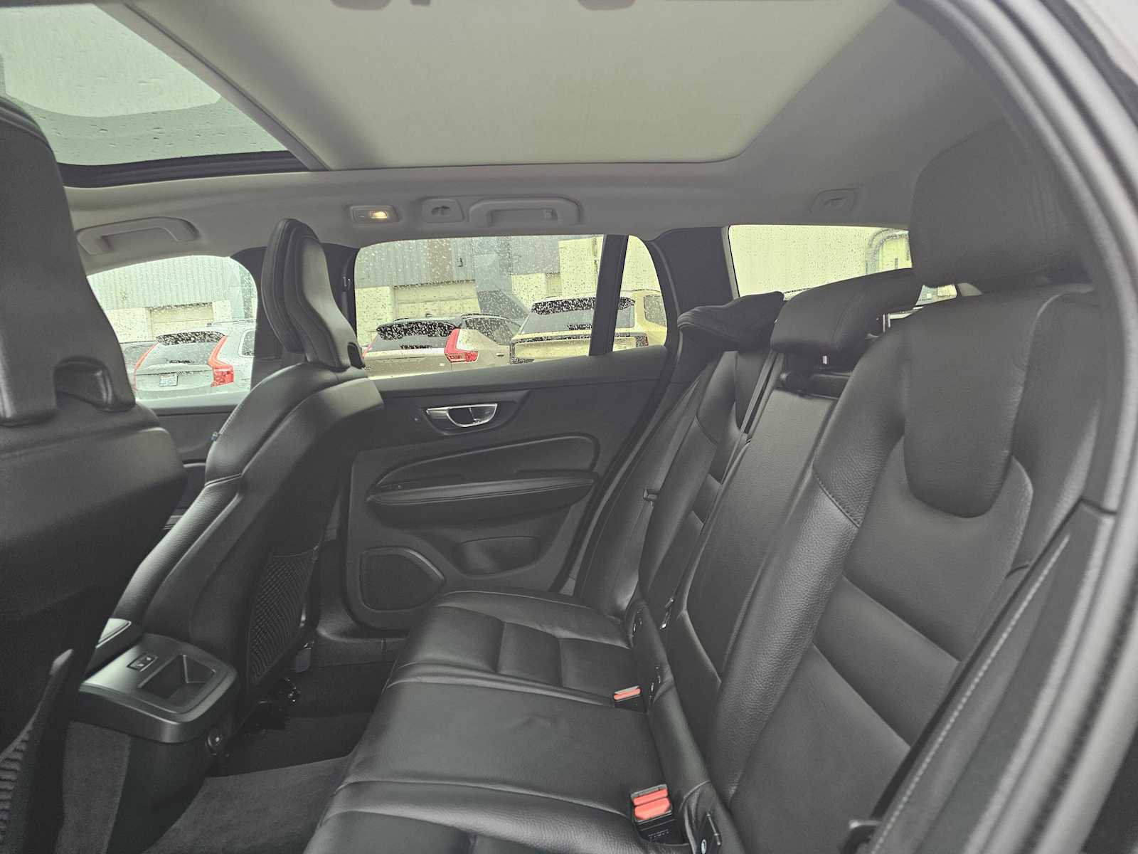 Certified 2025 Volvo V60 B5 Cross Country Plus AWD/4WD image 20