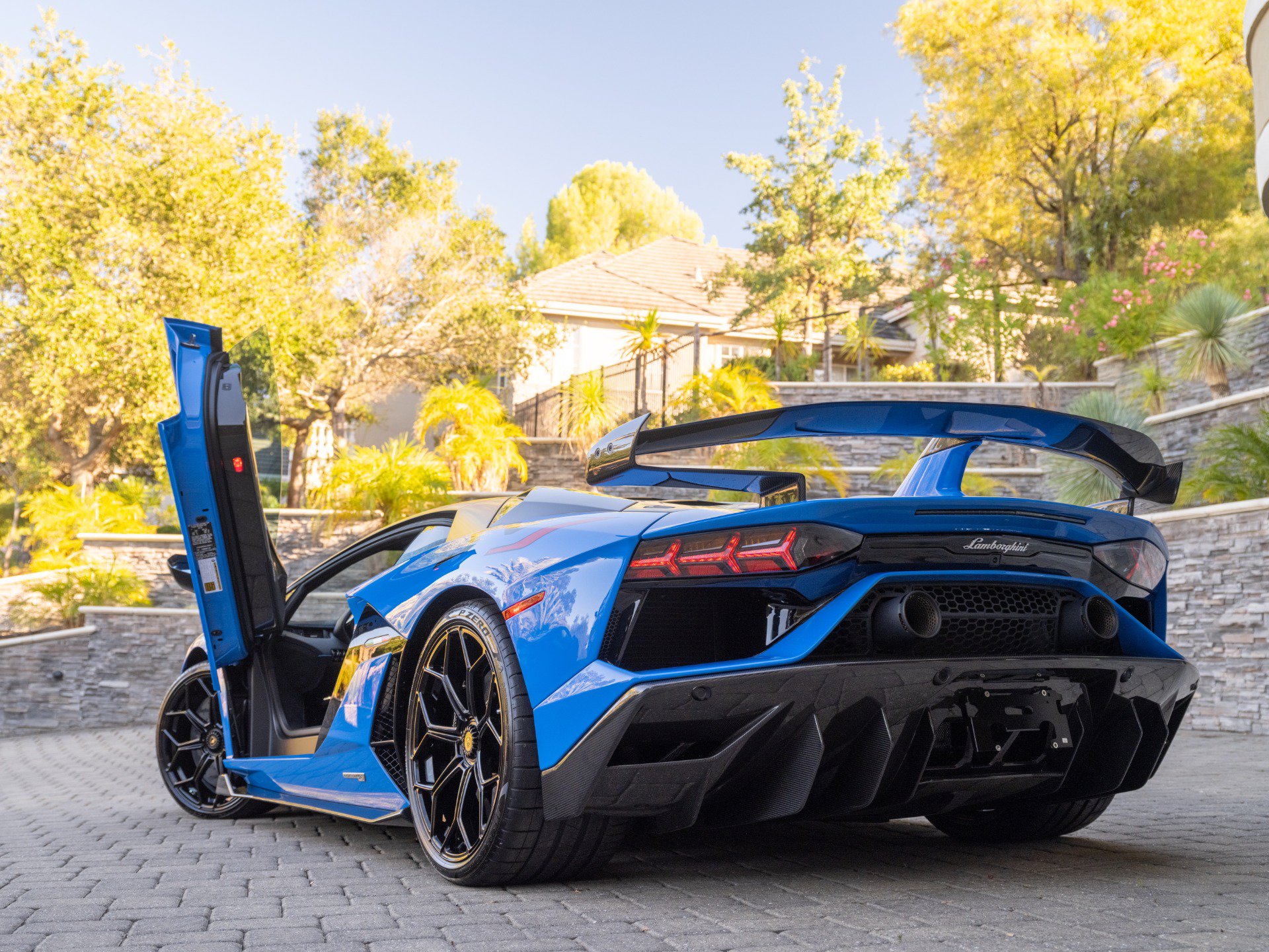 Used 2020 Lamborghini Aventador SVJ AWD/4WD image 75