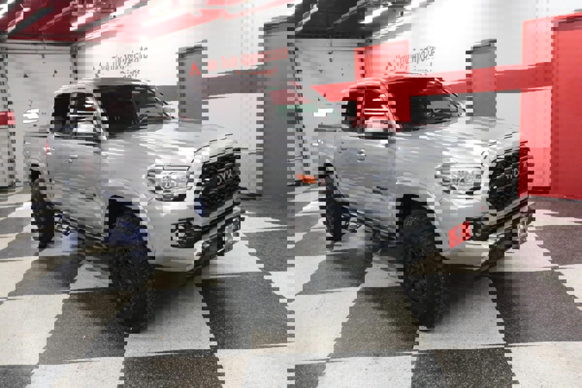 Used 2018 Toyota Tacoma SR5 image 3