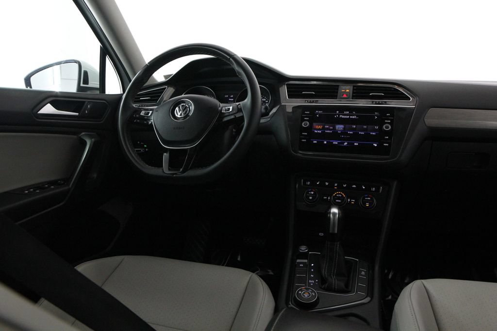 Used 2021 Volkswagen Tiguan SE w/ Panoramic Sunroof Package AWD/4WD image 10