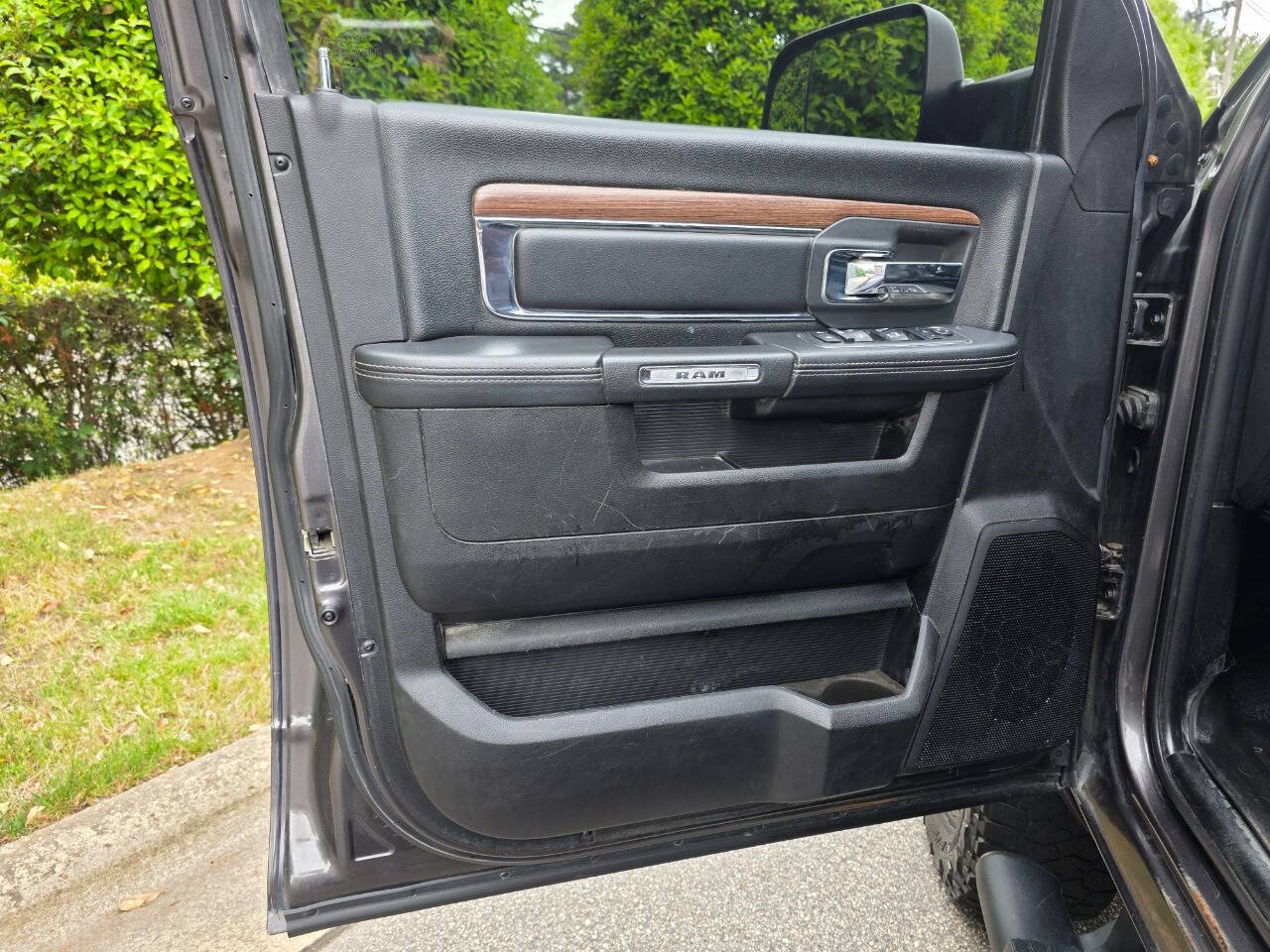 Used 2018 RAM 2500 Laramie w/ Sport Appearance Group AWD/4WD image 11
