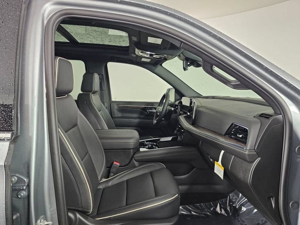 New 2026 Chevrolet Suburban Premier w/ Sun And Tow Package AWD/4WD image 11