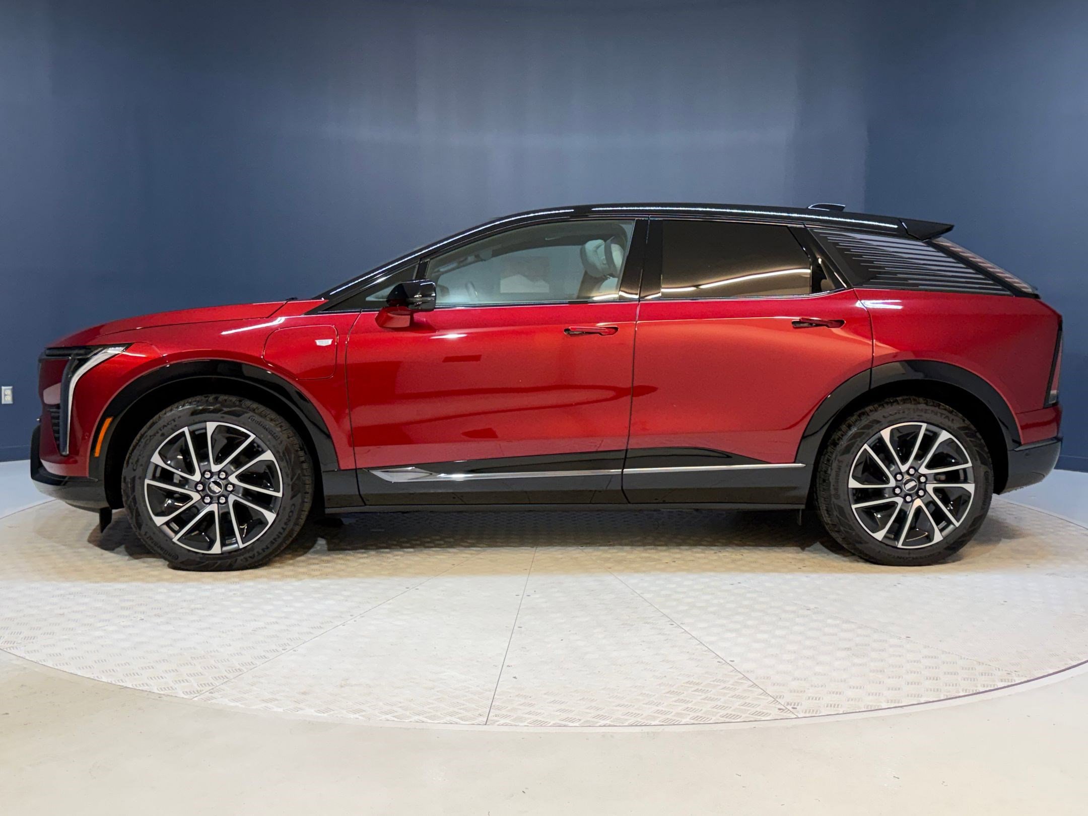 New 2025 Cadillac Optiq Sport 2 w/ LPO, Floor Liner Package image 2