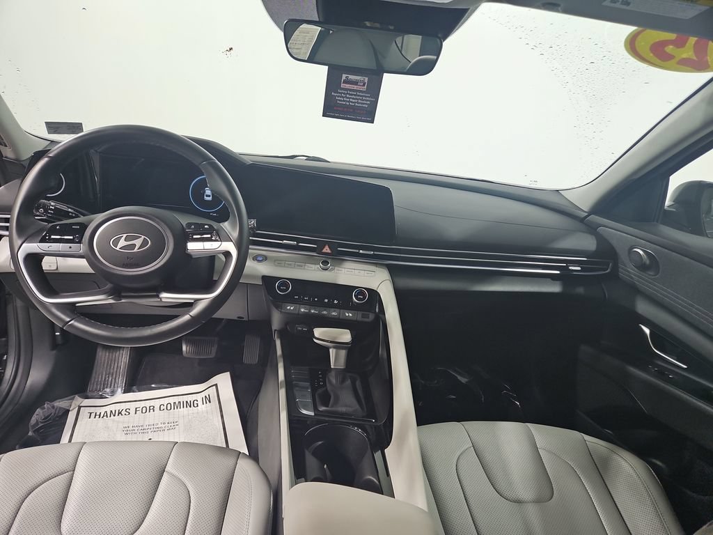 Certified 2025 Hyundai Elantra Limited w/ Cargo Package FWD image 14