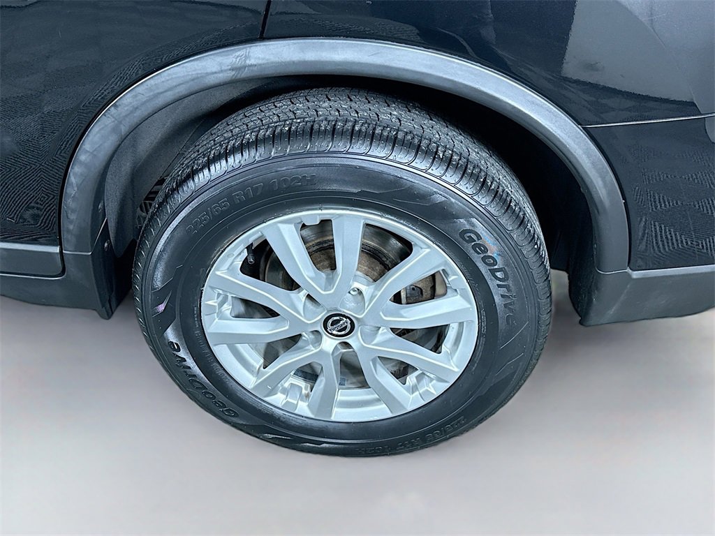 Used 2017 Nissan Rogue SV image 33