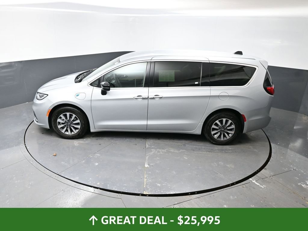 Used 2024 Chrysler Pacifica Limited FWD image 47