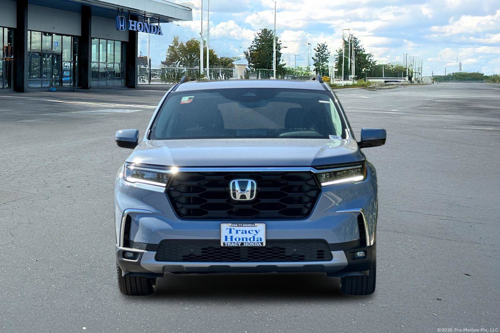 New 2025 Honda Pilot Touring image 6