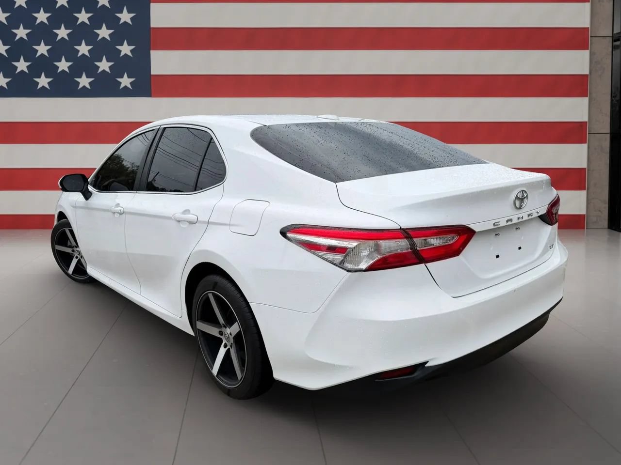 Used 2020 Toyota Camry LE FWD image 5
