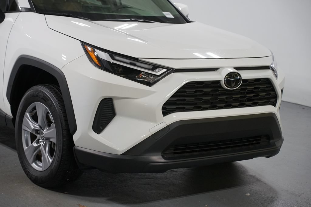 Certified 2025 Toyota RAV4 LE AWD/4WD image 4