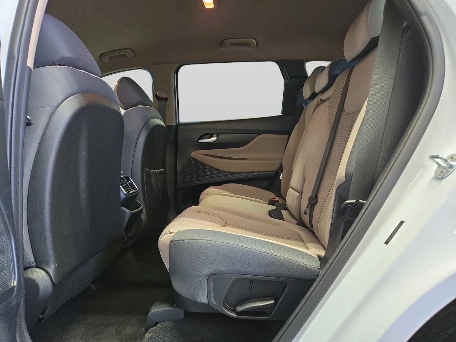 Used 2019 Hyundai Santa Fe SEL FWD image 25