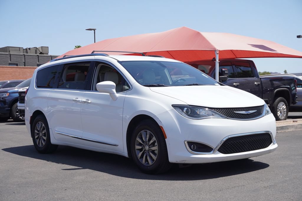Used 2019 Chrysler Pacifica Touring-L Plus FWD image 4