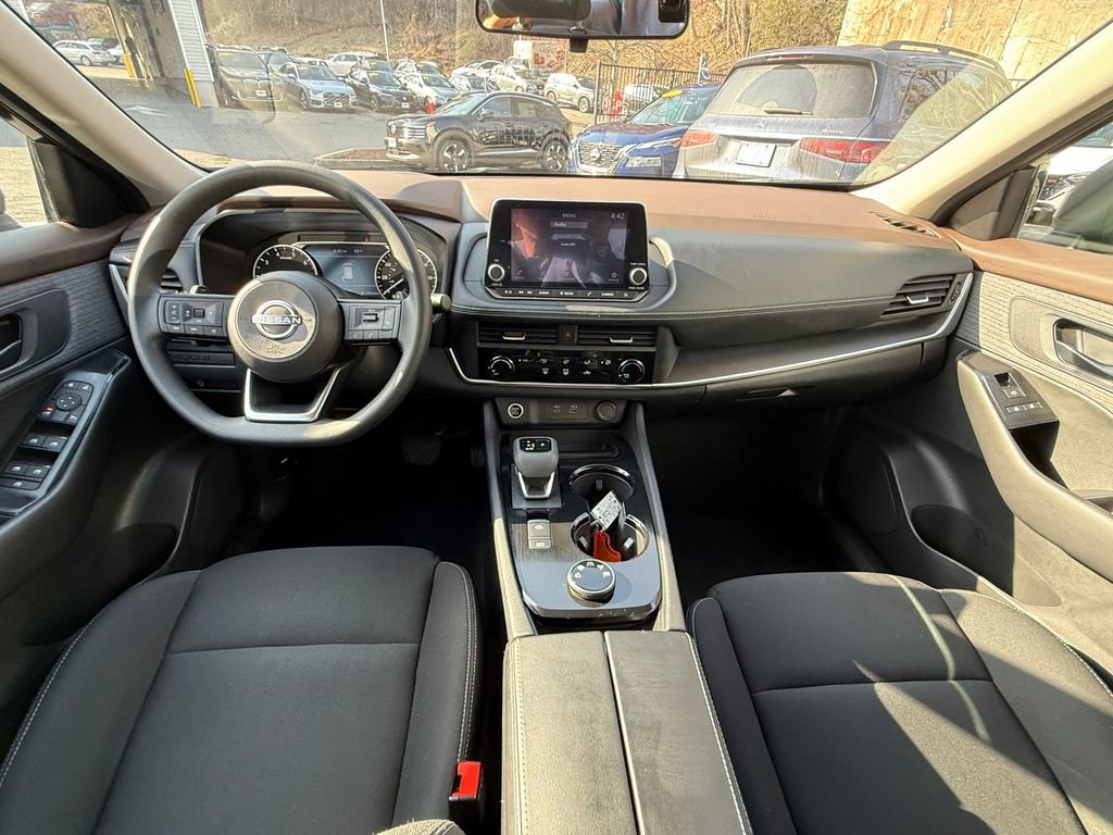 Used 2023 Nissan Rogue S AWD/4WD image 11