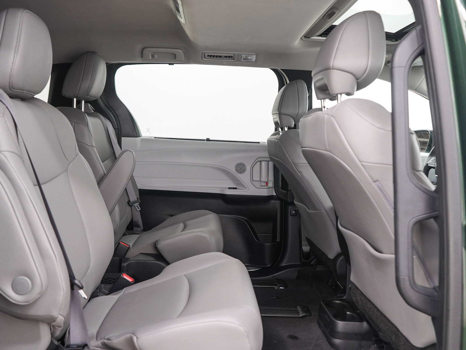 Used 2025 Toyota Sienna XLE w/ XLE Plus Package AWD/4WD image 14
