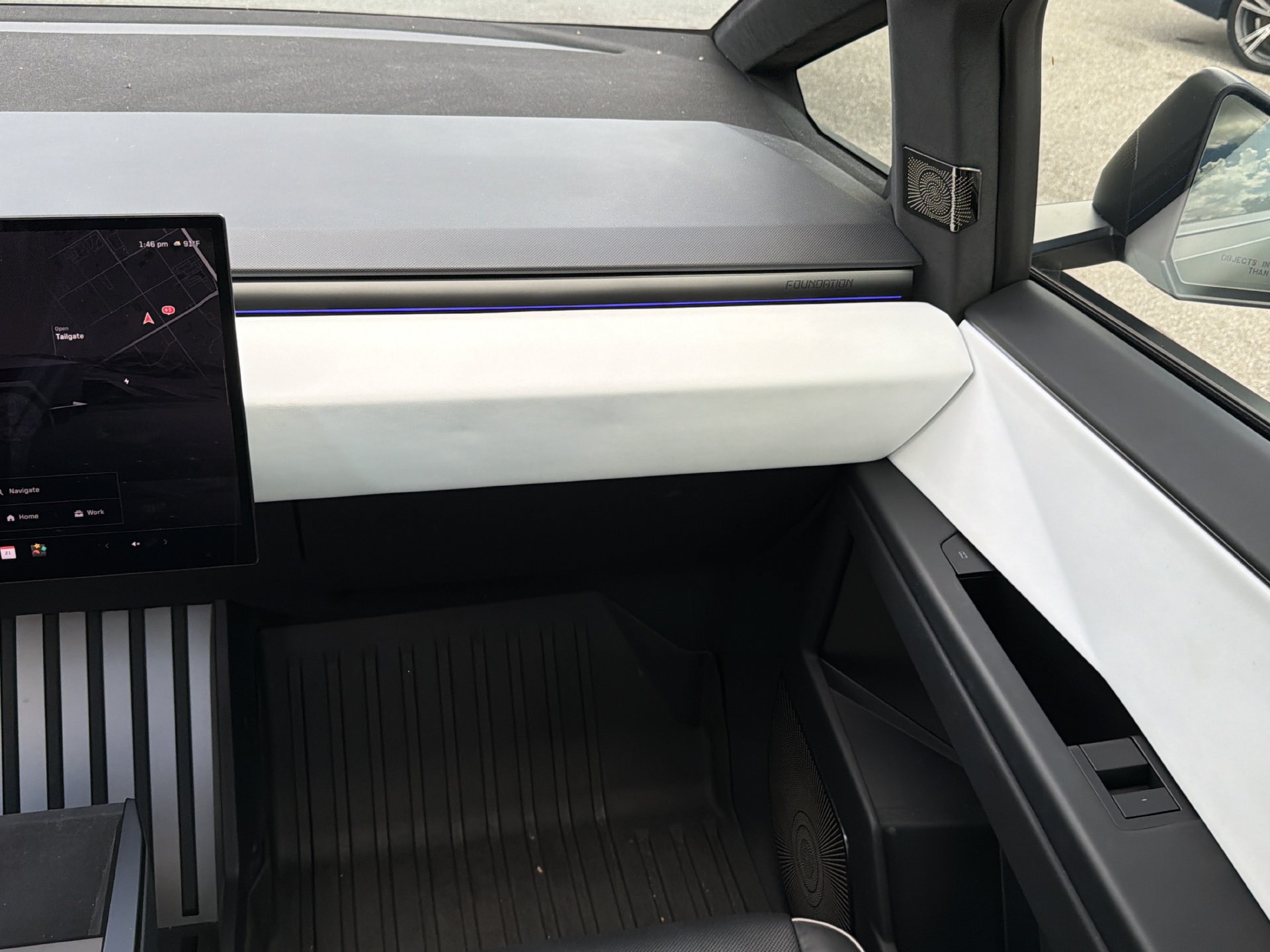 Used 2024 Tesla Cybertruck AWD Crew Cab image 17