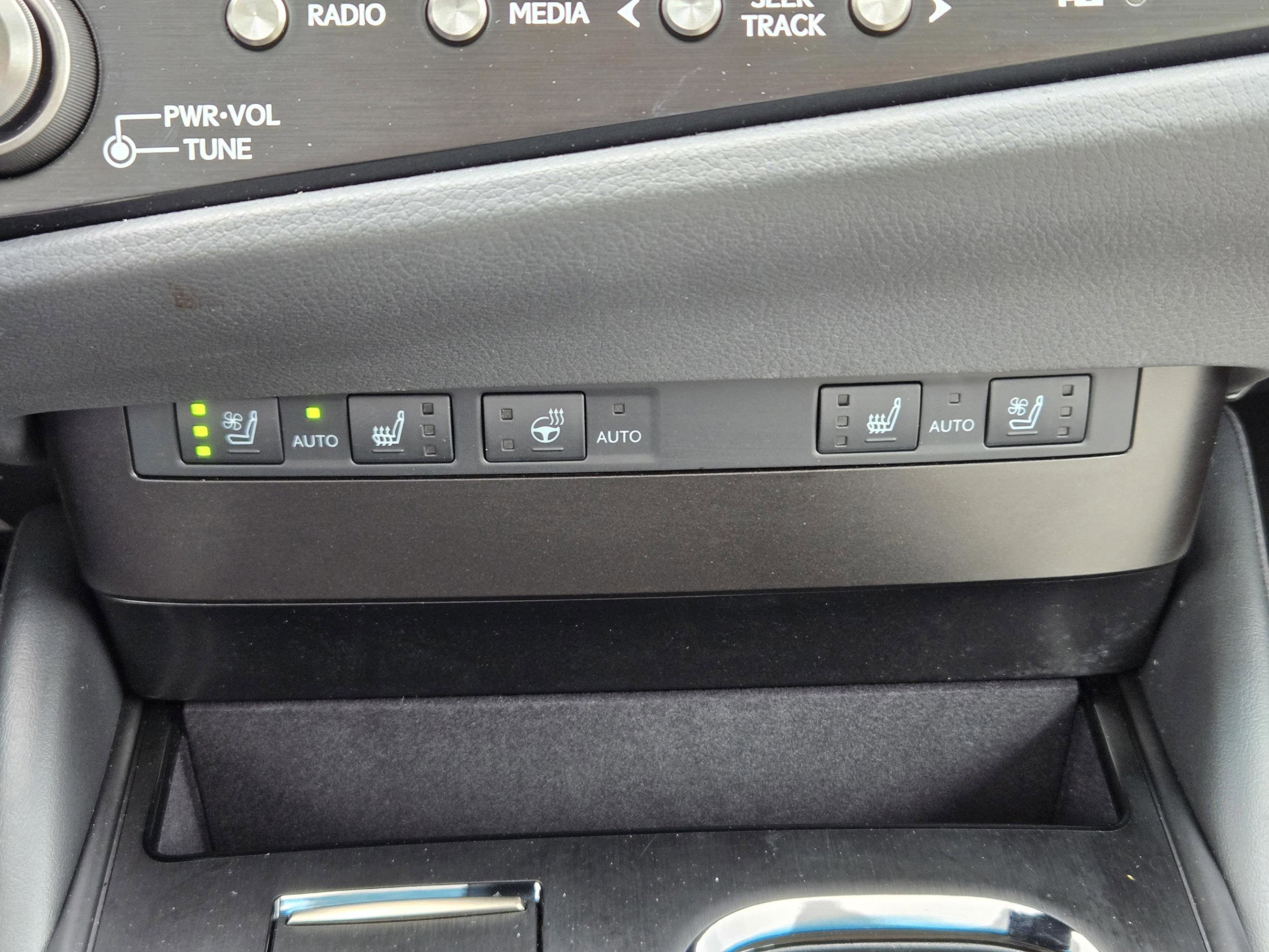 Certified 2025 Lexus ES 350 w/ Premium Package FWD image 17