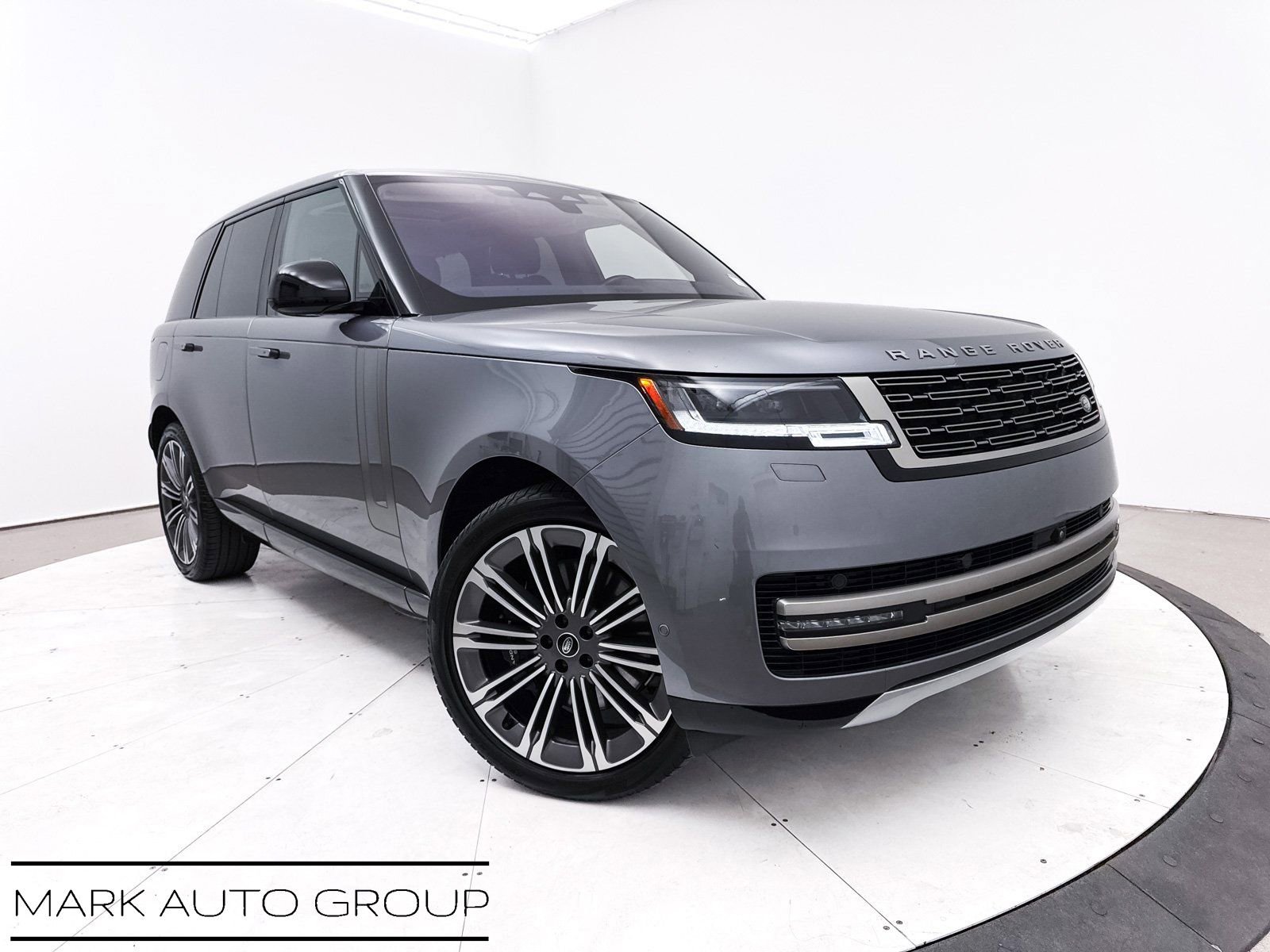 Used 2023 Land Rover Range Rover SE image 1