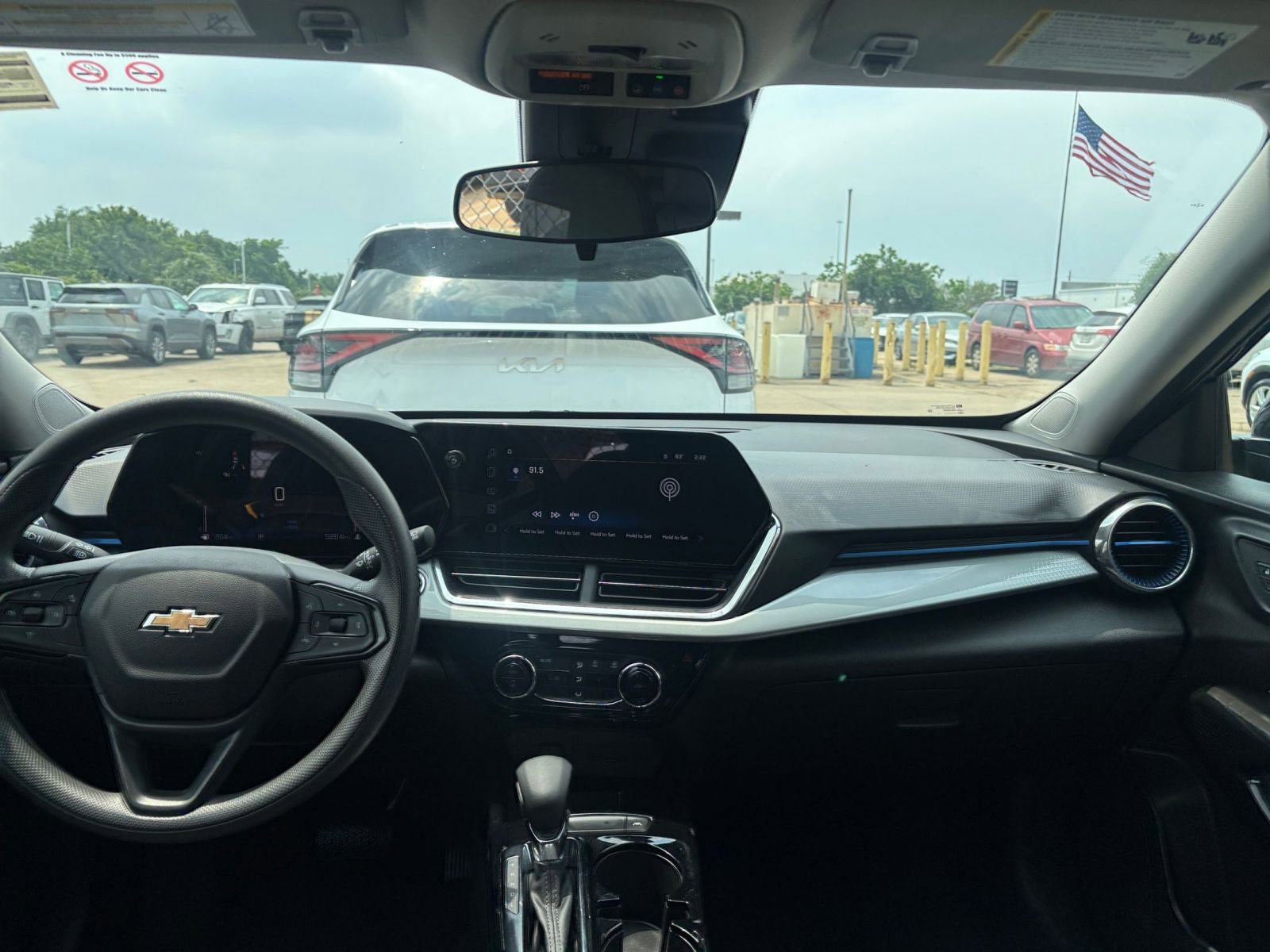 Used 2025 Chevrolet Trax LT FWD image 32