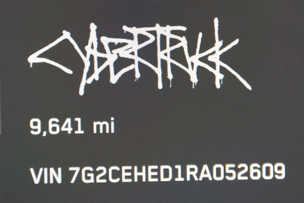 Used 2024 Tesla Cybertruck AWD Crew Cab image 23