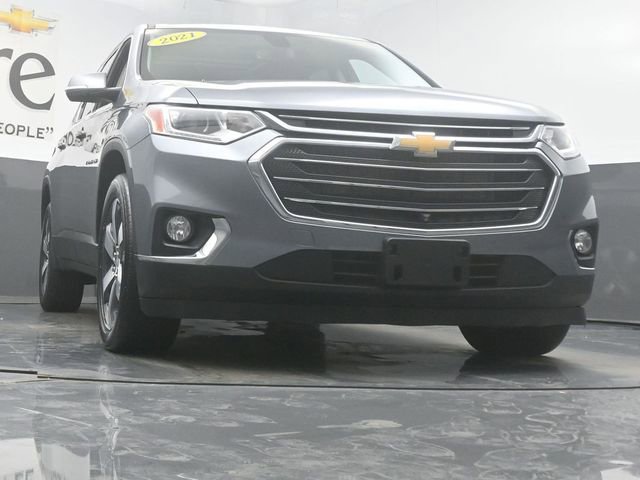 Used 2021 Chevrolet Traverse LT w/ LT Premium Package image 3