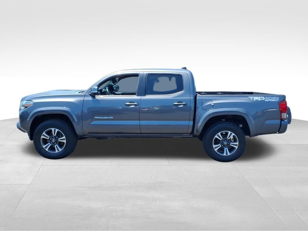 Used 2017 Toyota Tacoma TRD Sport w/ Tow Package (A/T) AWD/4WD image 23