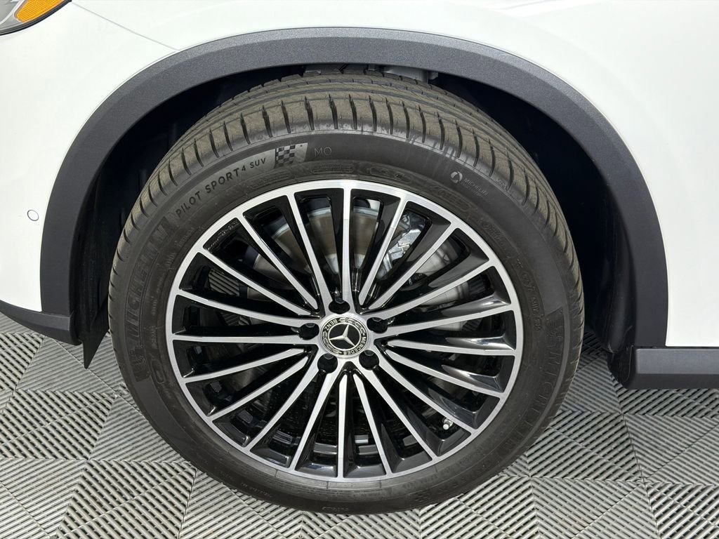 Used 2025 Mercedes-Benz GLC 300 image 12