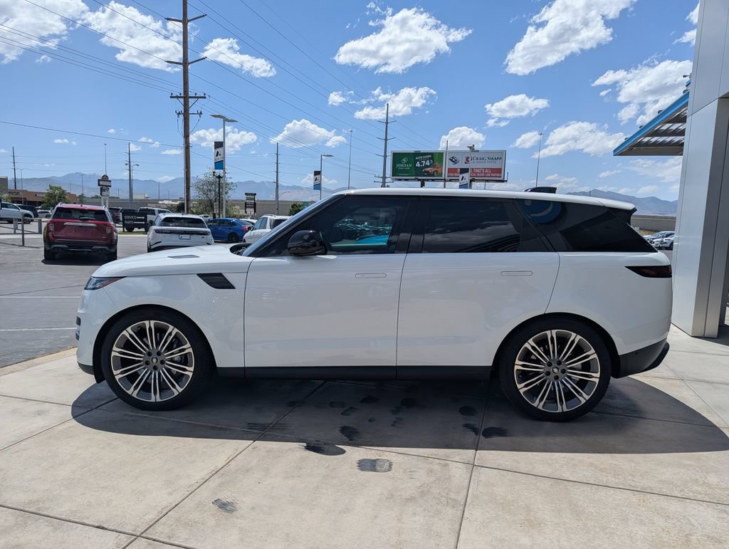 Used 2025 Land Rover Range Rover Sport SE AWD/4WD image 5