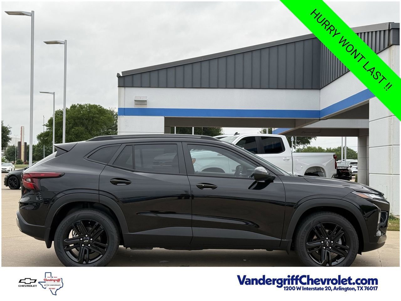 New 2026 Chevrolet Trax ACTIV w/ Sunroof Package FWD image 3