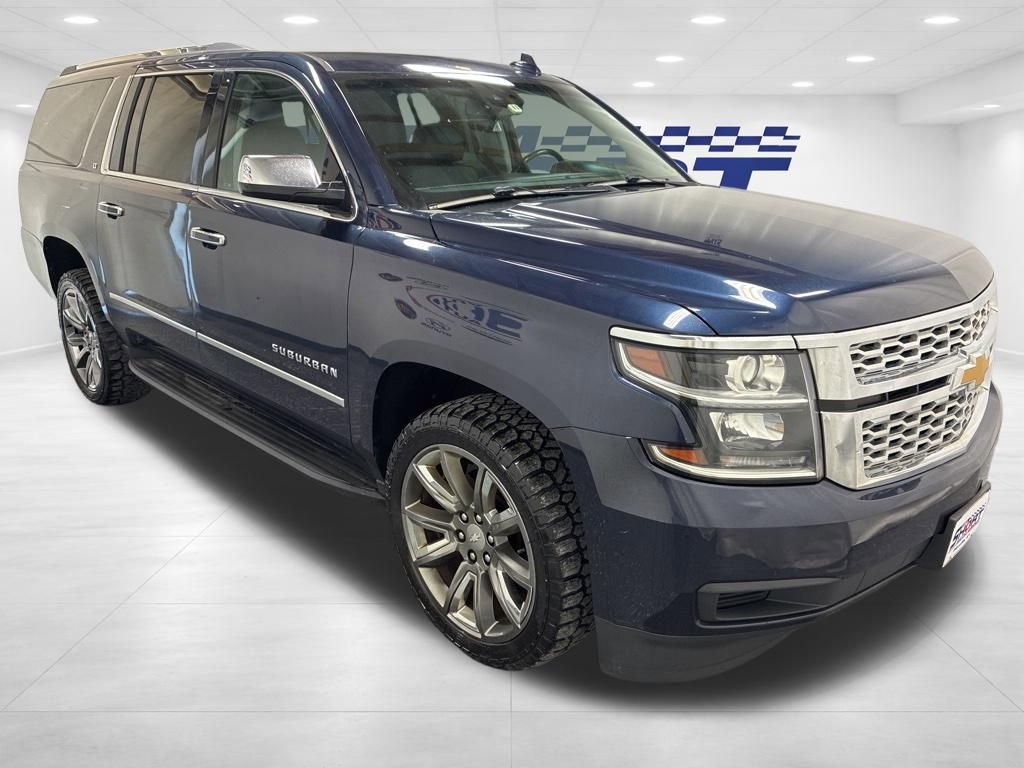 Used 2019 Chevrolet Suburban LT image 3