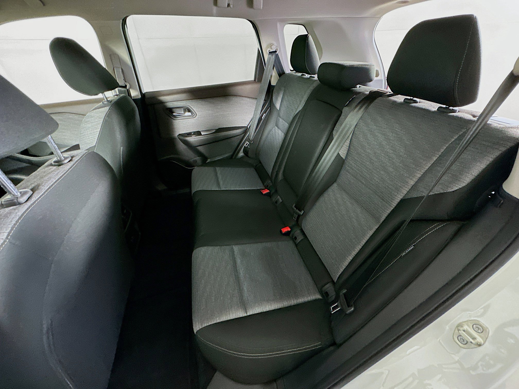 Used 2023 Nissan Rogue SV image 25