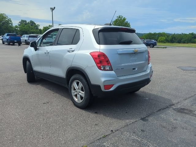 Used 2022 Chevrolet Trax LS w/ Tint and Cruise Package AWD/4WD image 9
