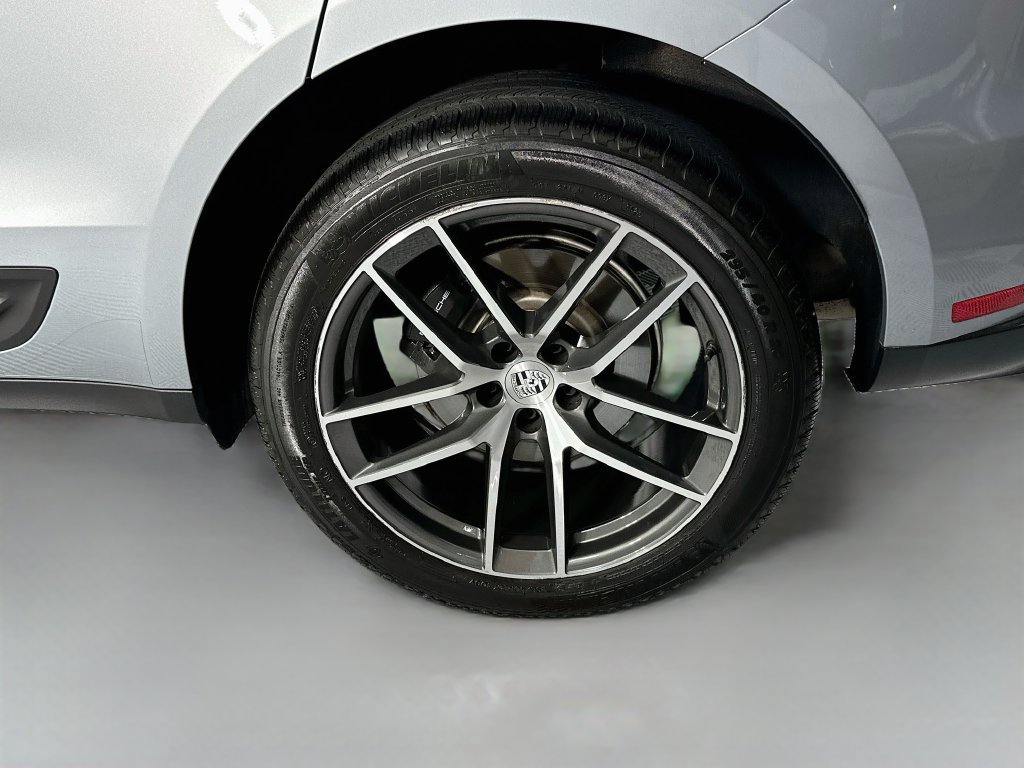 Certified 2024 Porsche Macan AWD/4WD image 33