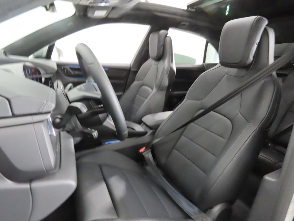 New 2026 Porsche Macan Turbo Electric AWD/4WD image 5