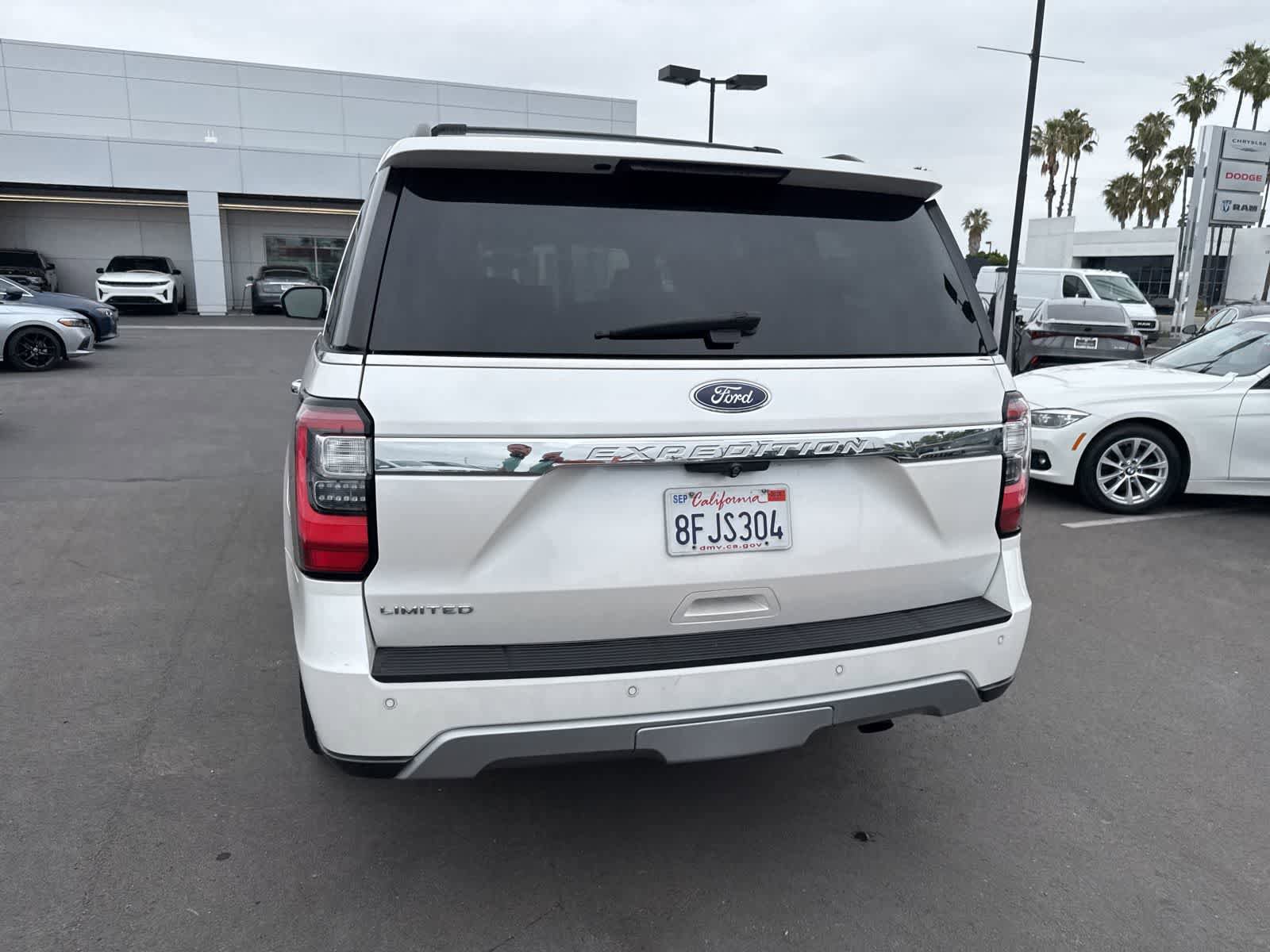 Used 2018 Ford Expedition Limited w/ Equipment Group 301A AWD/4WD image 18
