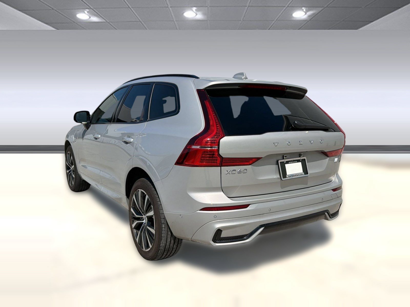 Certified 2023 Volvo XC60 T8 Plus w/ Climate Package AWD/4WD image 3