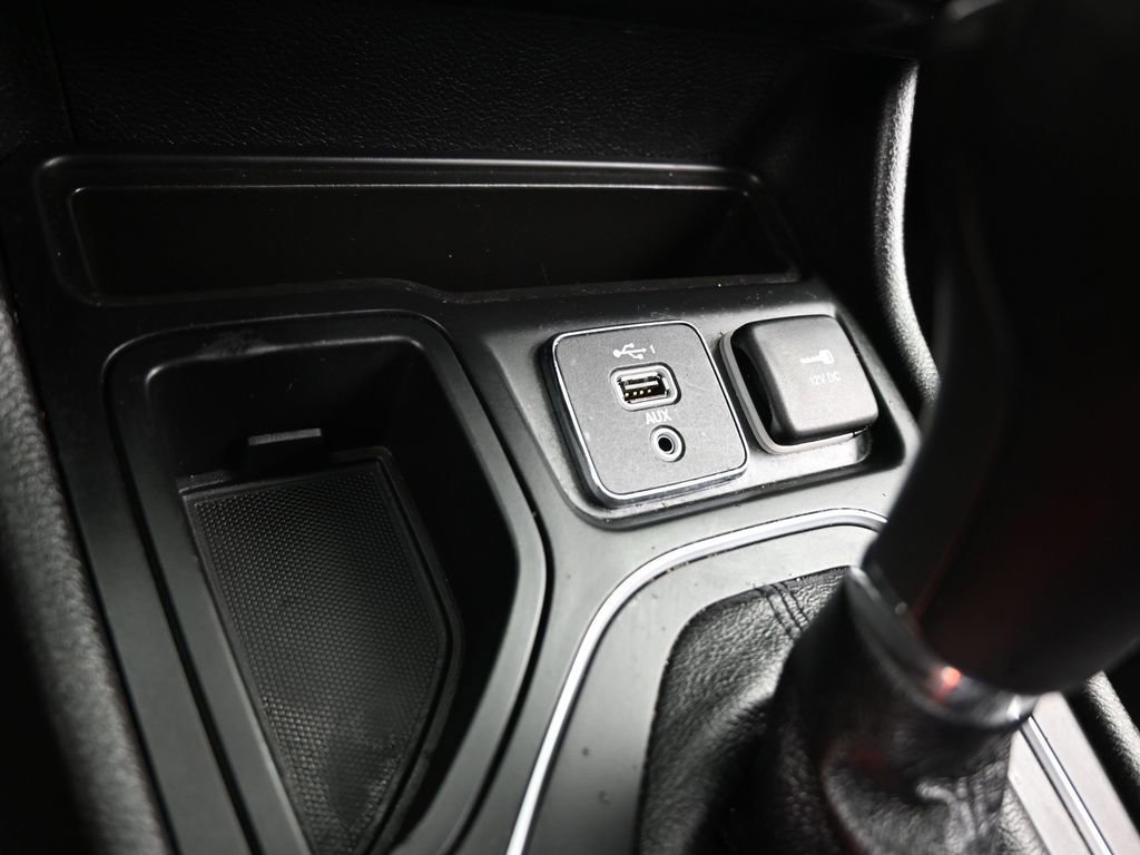 Used 2021 Jeep Cherokee Latitude Lux w/ Comfort/Convenience Group image 24