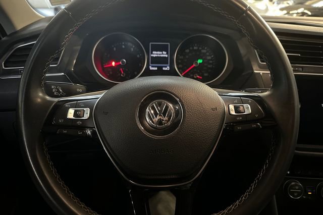 Used 2021 Volkswagen Tiguan SE image 29