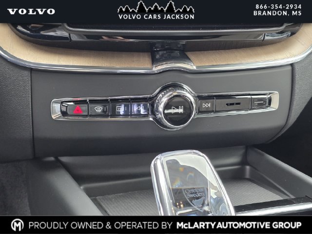 New 2026 Volvo XC60 B5 Plus w/ Protection Package Premier AWD/4WD image 19