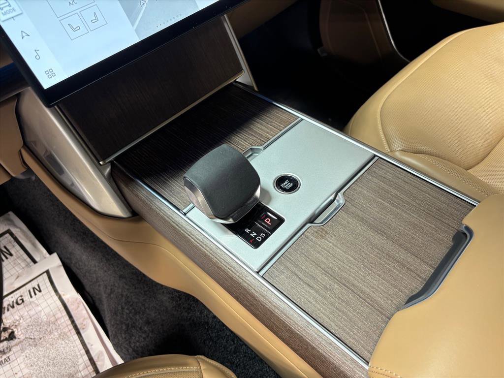 Used 2025 Land Rover Range Rover Long Wheelbase SE image 14