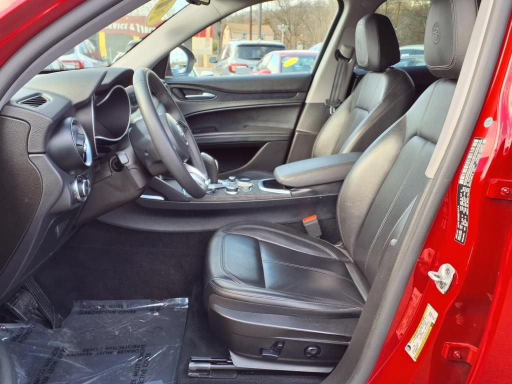 Used 2021 Alfa Romeo Stelvio Sprint AWD/4WD image 17