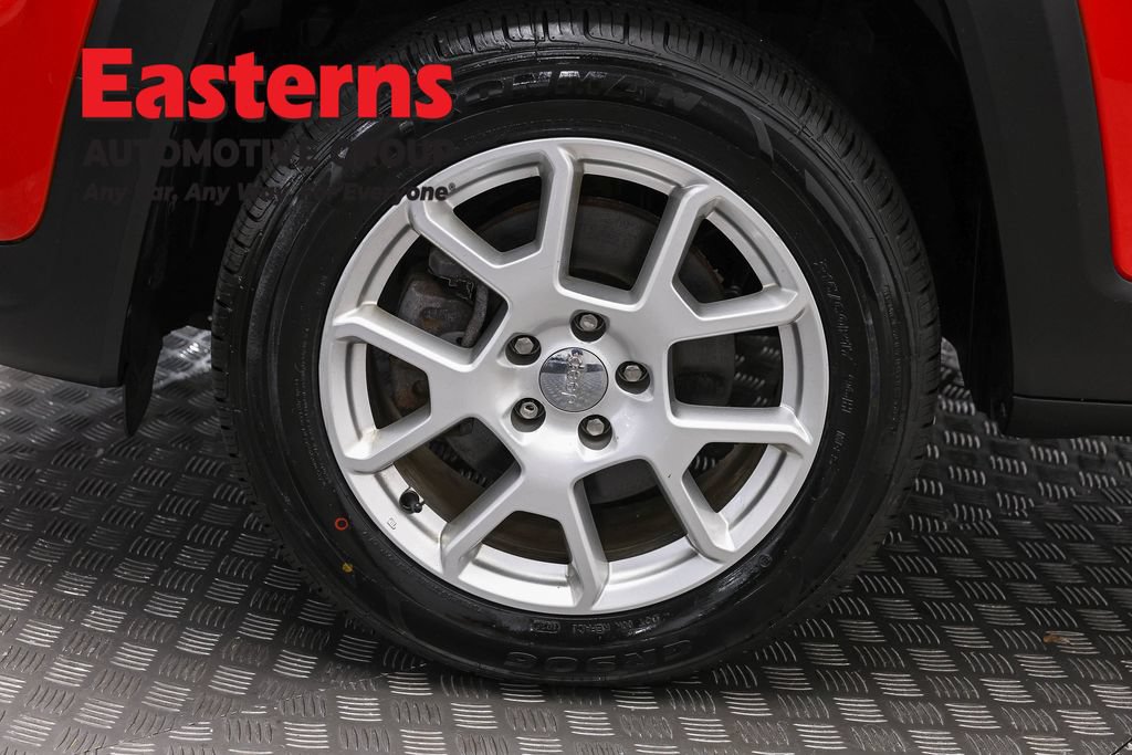Used 2021 Jeep Renegade Latitude AWD/4WD image 32