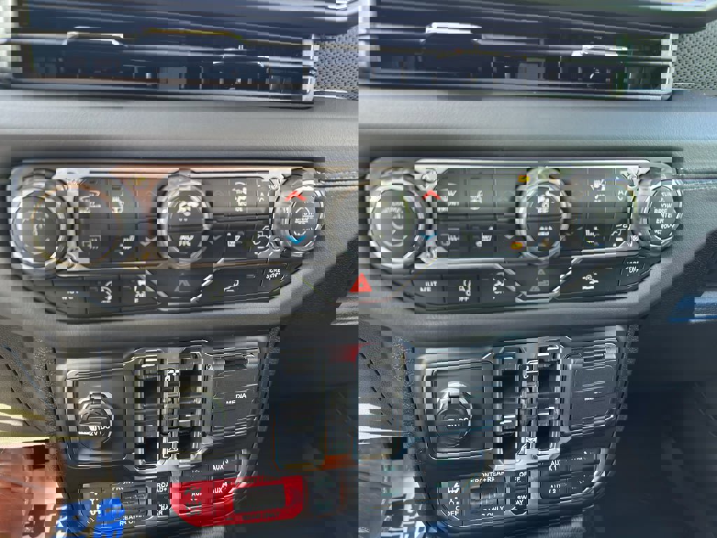 New 2025 Jeep Gladiator Rubicon w/ Convenience Group image 18