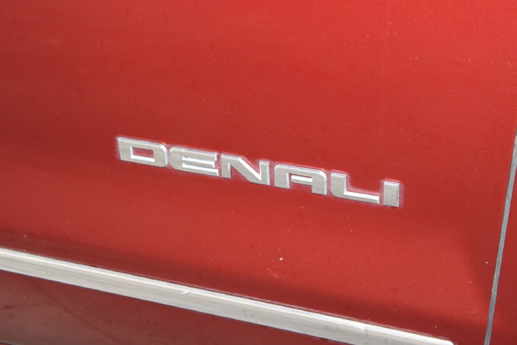 Used 2016 GMC Sierra 1500 Denali w/ Enhanced Driver Alert Package AWD/4WD image 13