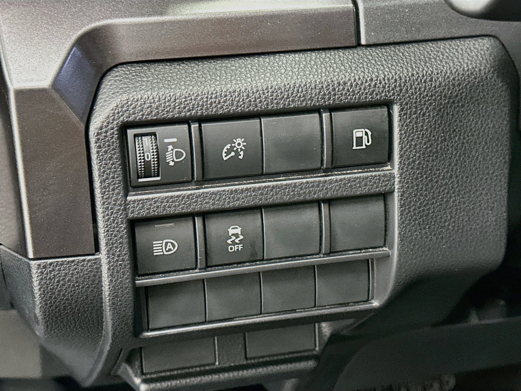 Used 2025 Toyota 4Runner SR5 AWD/4WD image 17